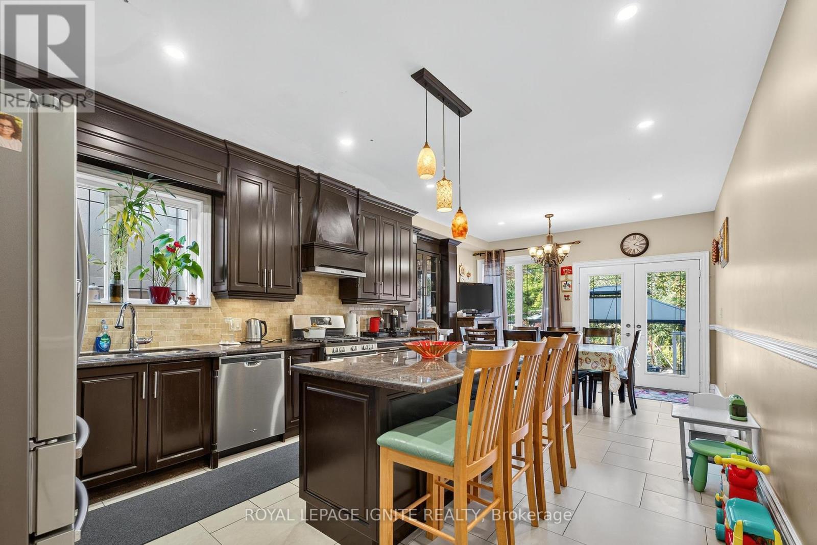 46 Lambton Avenue, Toronto, Ontario  M6N 2S1 - Photo 6 - W12447860