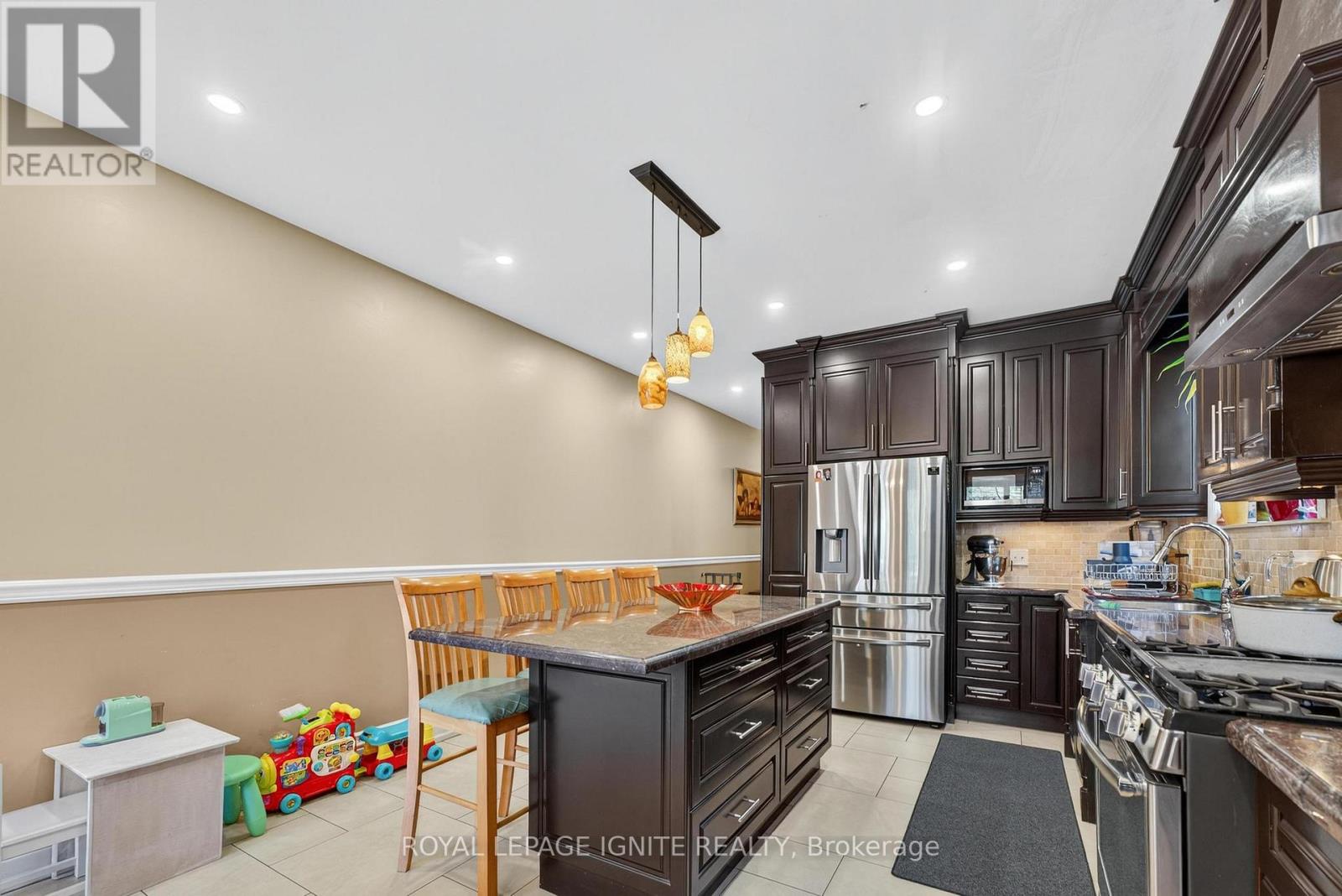 46 Lambton Avenue, Toronto, Ontario  M6N 2S1 - Photo 9 - W12447860