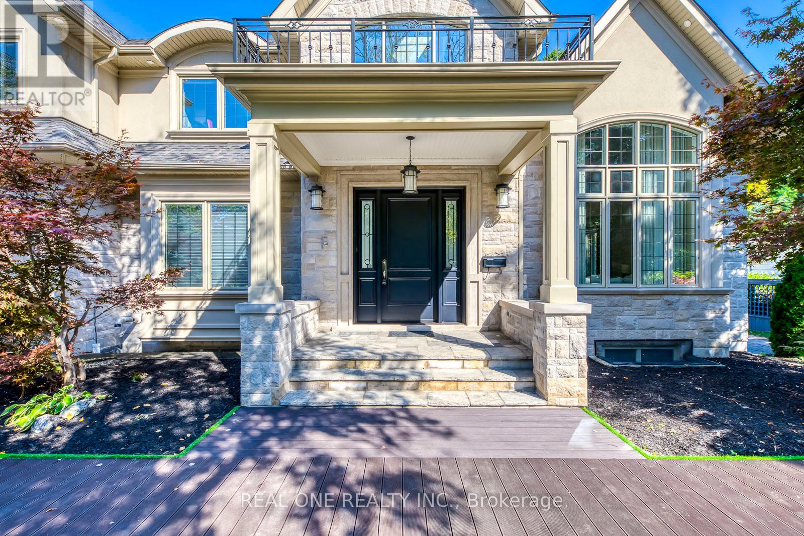 767 Parkland Avenue, Mississauga, Ontario  L5H 3G6 - Photo 5 - W12450419