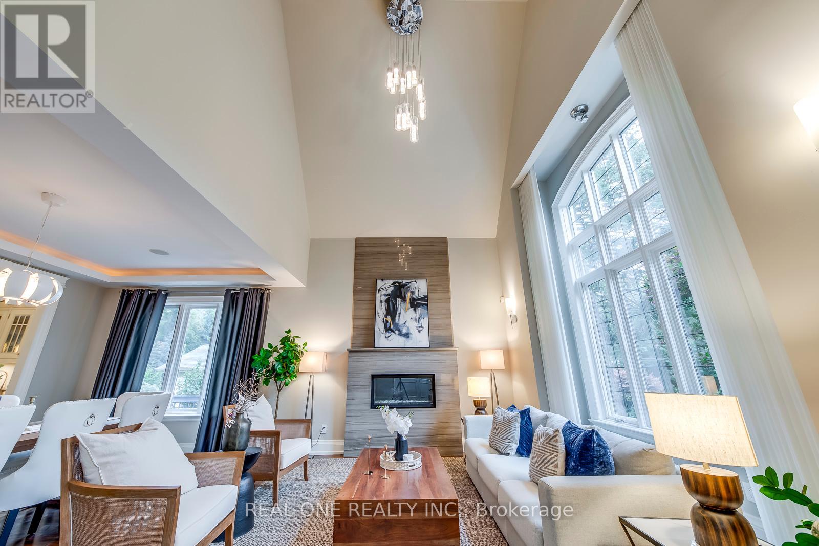 767 Parkland Avenue, Mississauga, Ontario  L5H 3G6 - Photo 7 - W12450419