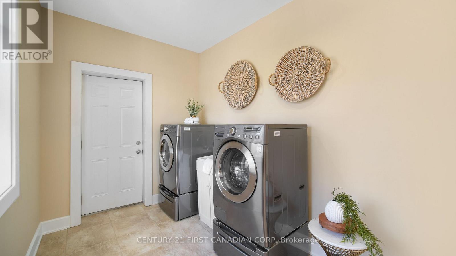 1659 Hamilton Road, London South (South U), Ontario  N6M 1G5 - Photo 17 - X12451240
