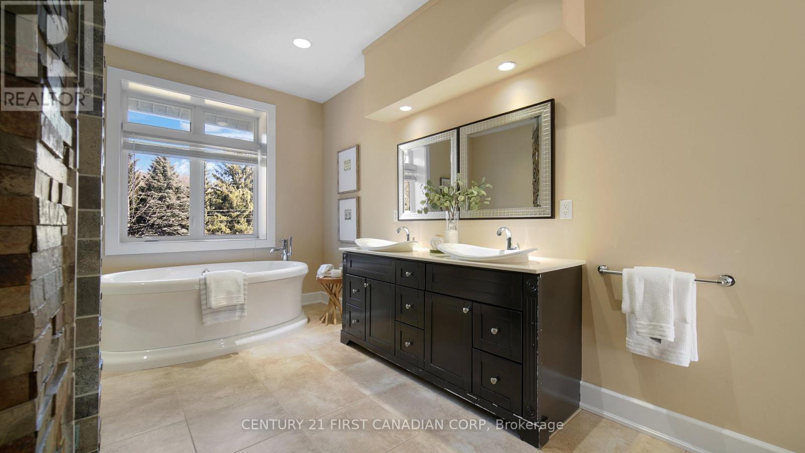1659 Hamilton Road, London South (South U), Ontario  N6M 1G5 - Photo 23 - X12451240