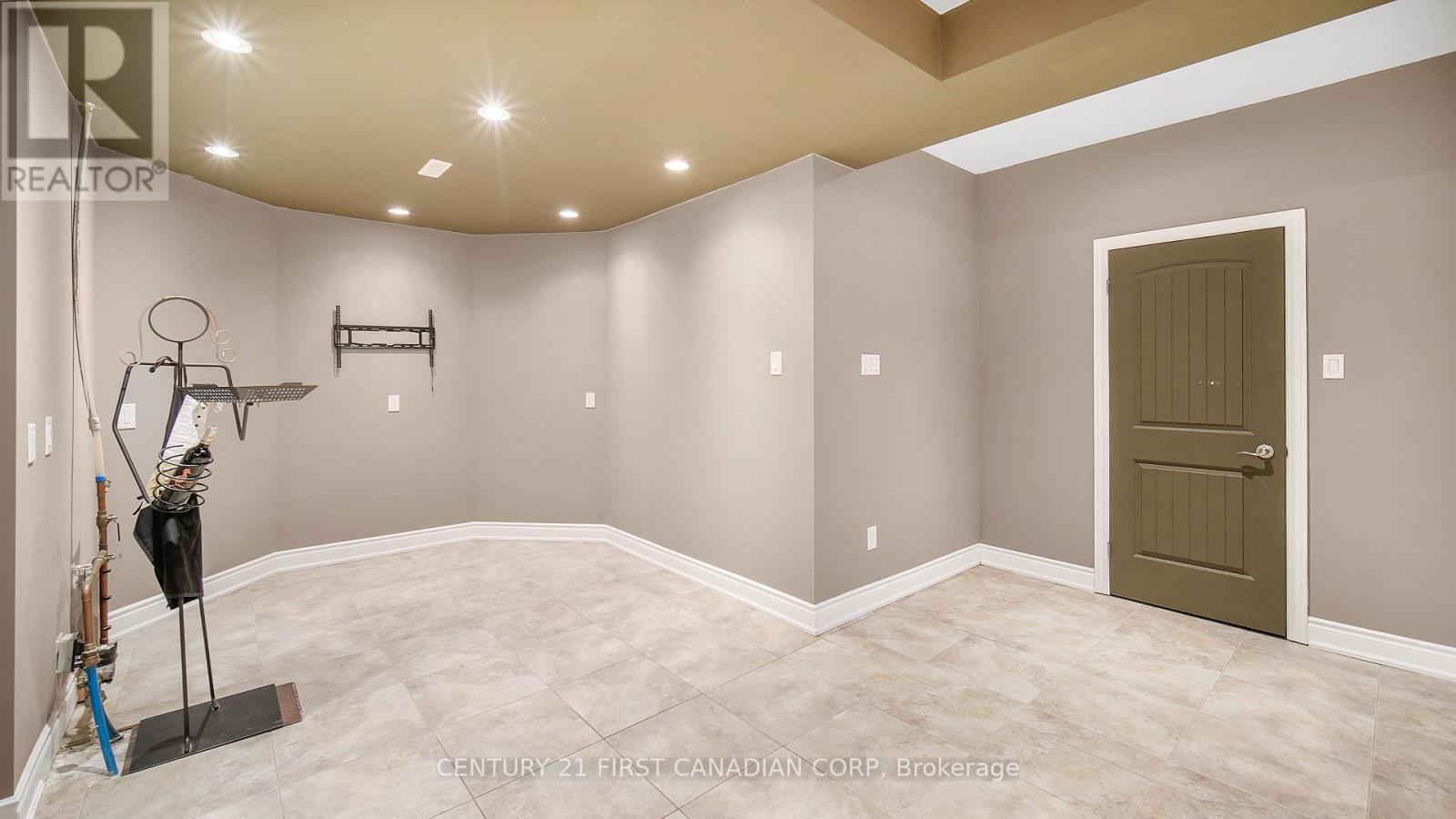 1659 Hamilton Road, London South (South U), Ontario  N6M 1G5 - Photo 40 - X12451240