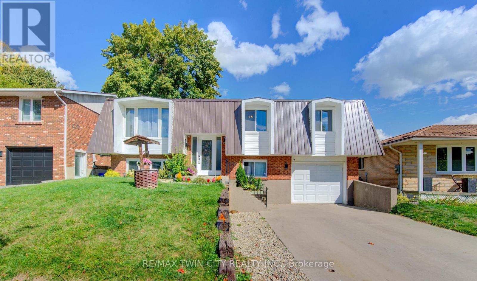 320 Country Hill Drive, Kitchener, Ontario  N2E 2C2 - Photo 2 - X12451164