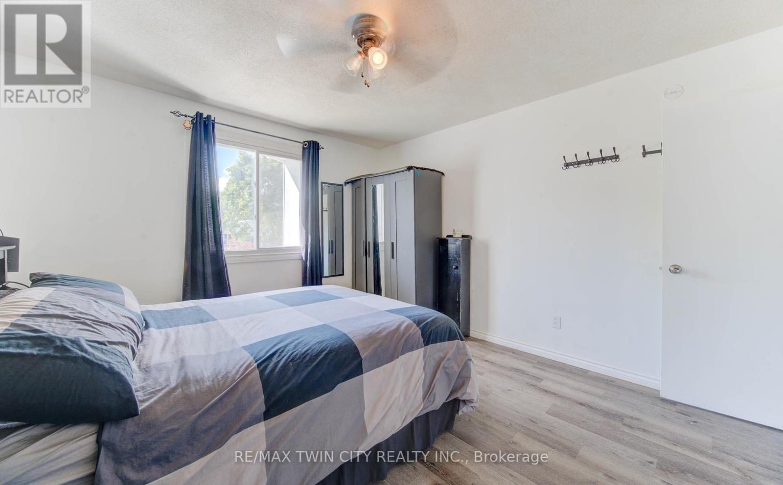 320 Country Hill Drive, Kitchener, Ontario  N2E 2C2 - Photo 22 - X12451164