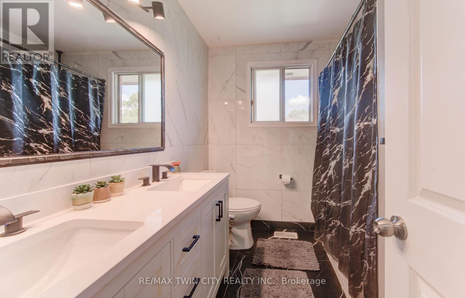 320 Country Hill Drive, Kitchener, Ontario  N2E 2C2 - Photo 24 - X12451164