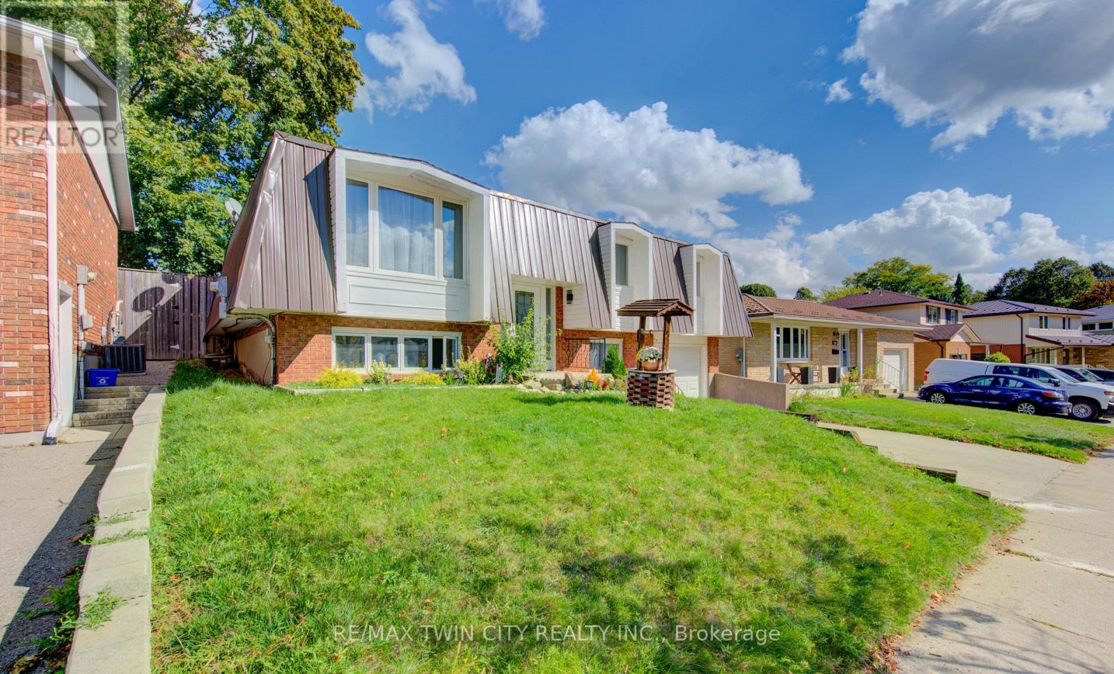 320 Country Hill Drive, Kitchener, Ontario  N2E 2C2 - Photo 3 - X12451164