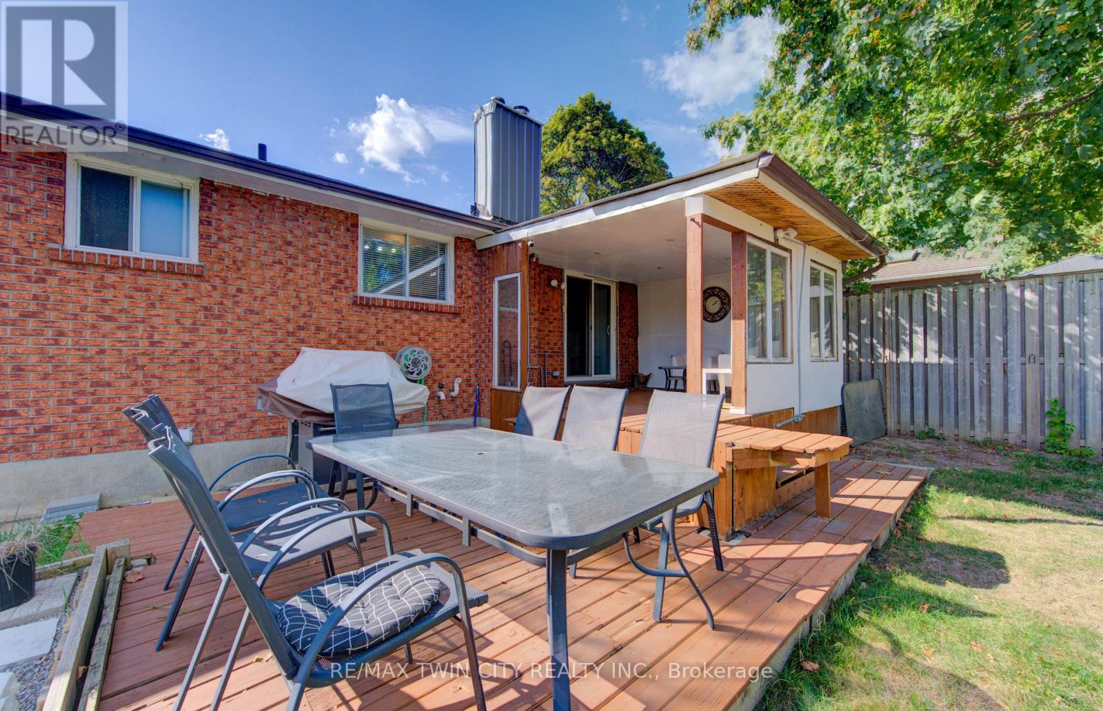 320 Country Hill Drive, Kitchener, Ontario  N2E 2C2 - Photo 38 - X12451164