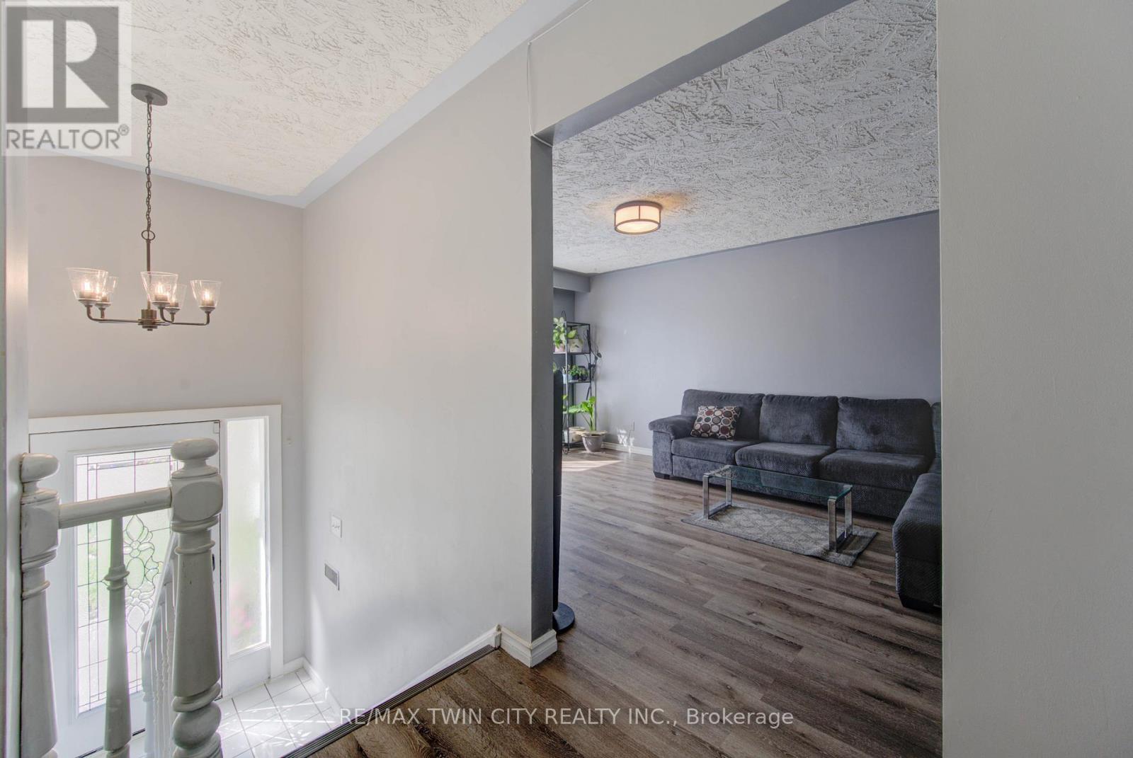 320 Country Hill Drive, Kitchener, Ontario  N2E 2C2 - Photo 8 - X12451164