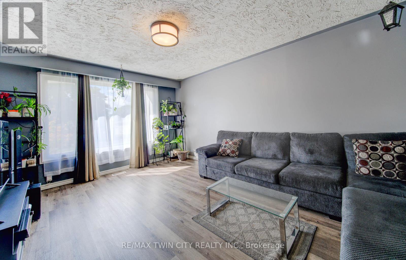 320 Country Hill Drive, Kitchener, Ontario  N2E 2C2 - Photo 9 - X12451164