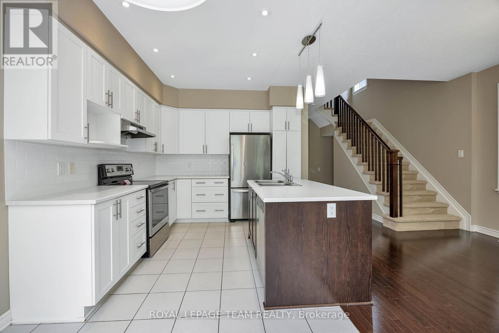 880 Fletcher Circle, Ottawa, Ontario  K2T 0B8 - Photo 11 - X12451253