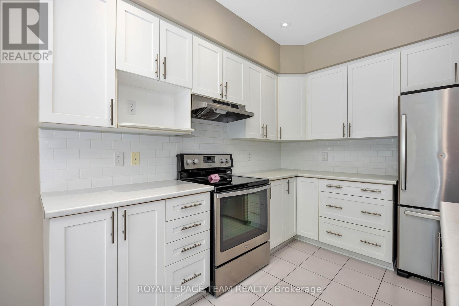 880 Fletcher Circle, Ottawa, Ontario  K2T 0B8 - Photo 12 - X12451253