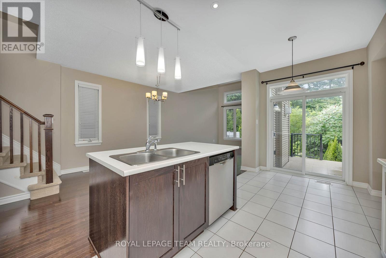 880 Fletcher Circle, Ottawa, Ontario  K2T 0B8 - Photo 13 - X12451253