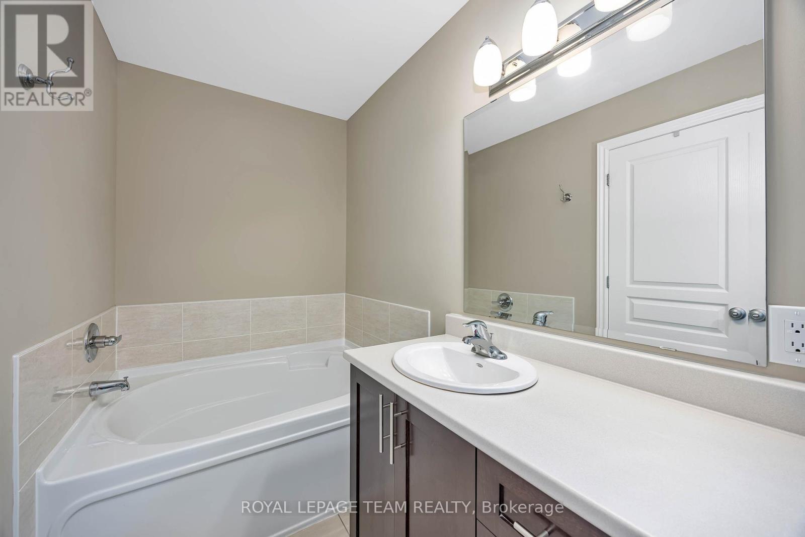 880 Fletcher Circle, Ottawa, Ontario  K2T 0B8 - Photo 21 - X12451253