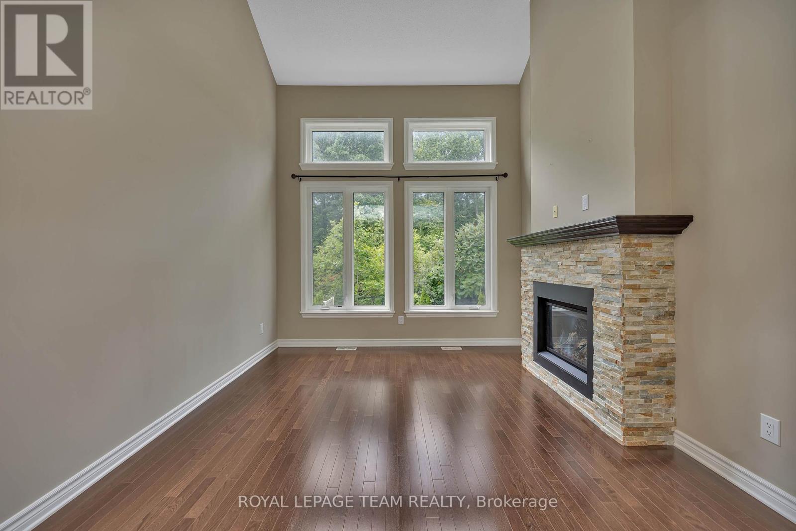 880 Fletcher Circle, Ottawa, Ontario  K2T 0B8 - Photo 5 - X12451253