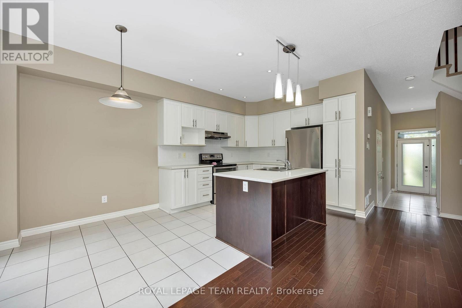 880 Fletcher Circle, Ottawa, Ontario  K2T 0B8 - Photo 9 - X12451253