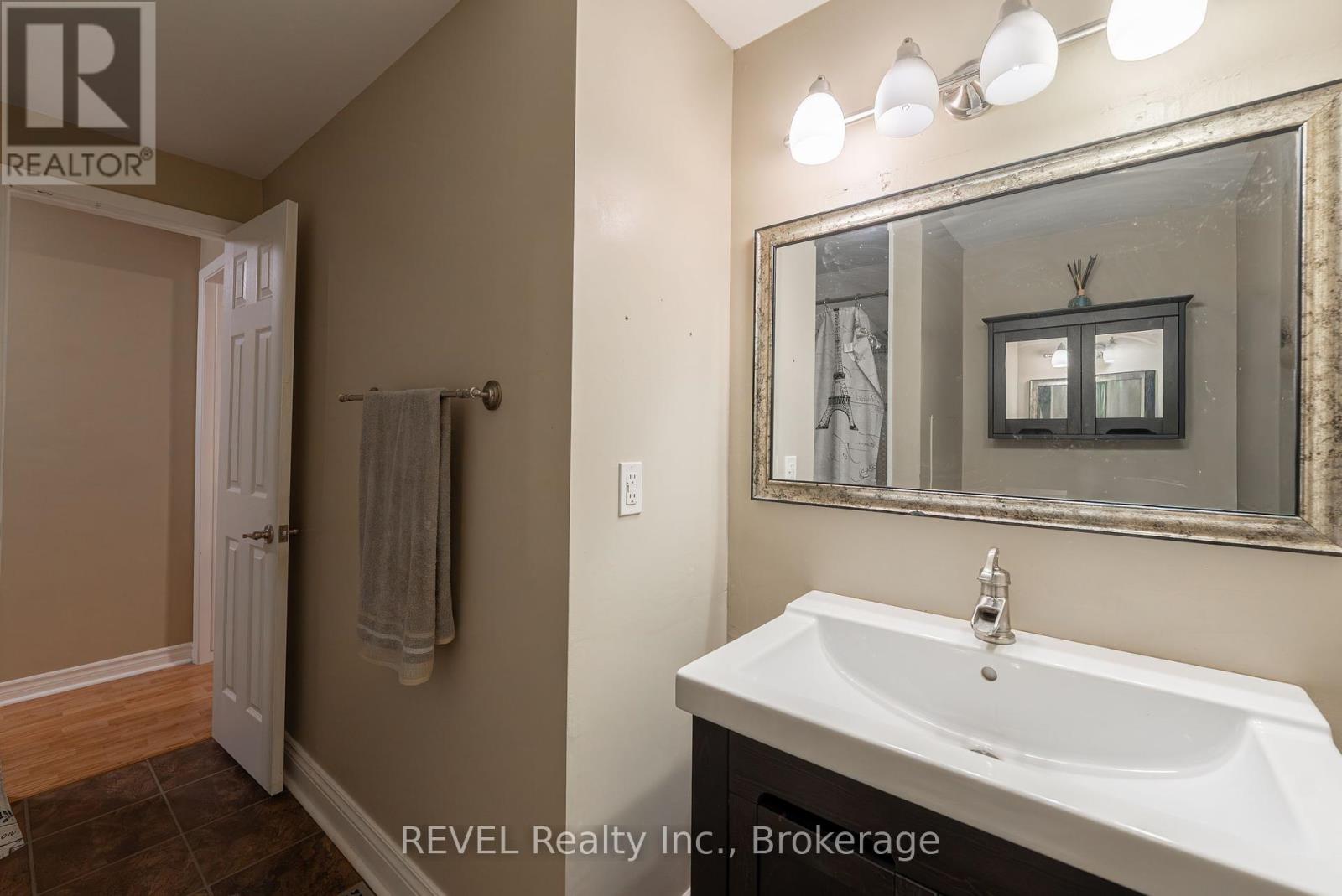 113 - 185 Denistoun Street, Welland, Ontario  L3C 6J6 - Photo 14 - X12451247