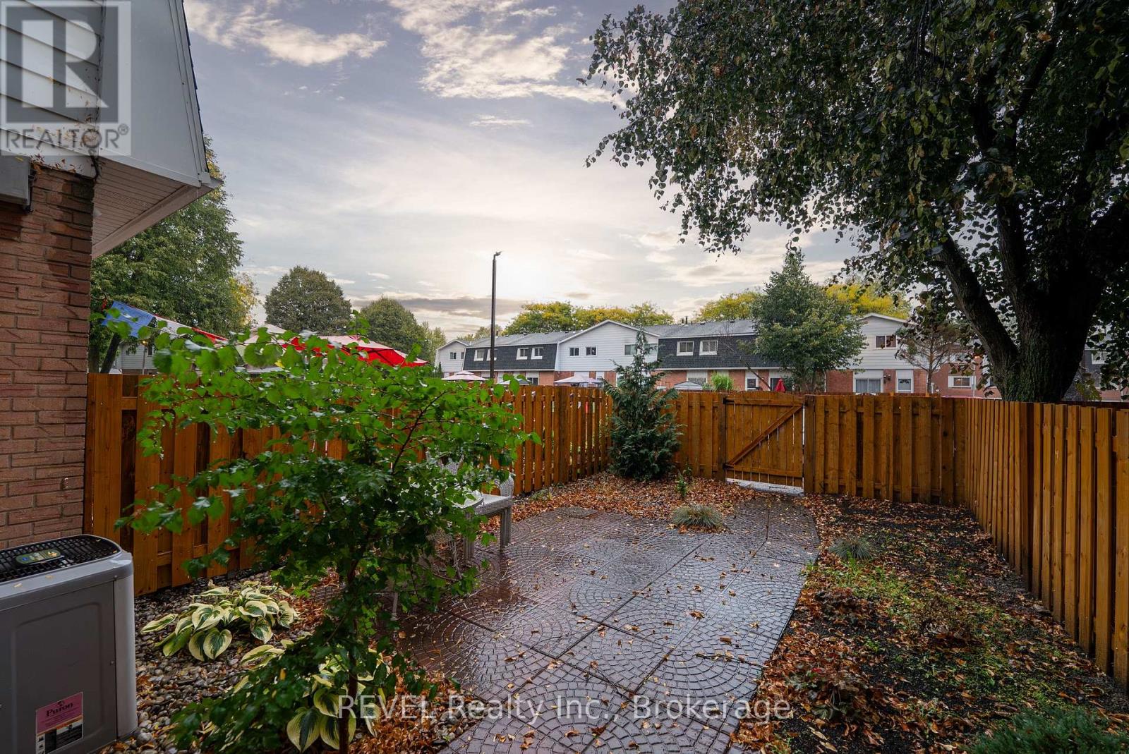 113 - 185 Denistoun Street, Welland, Ontario  L3C 6J6 - Photo 2 - X12451247