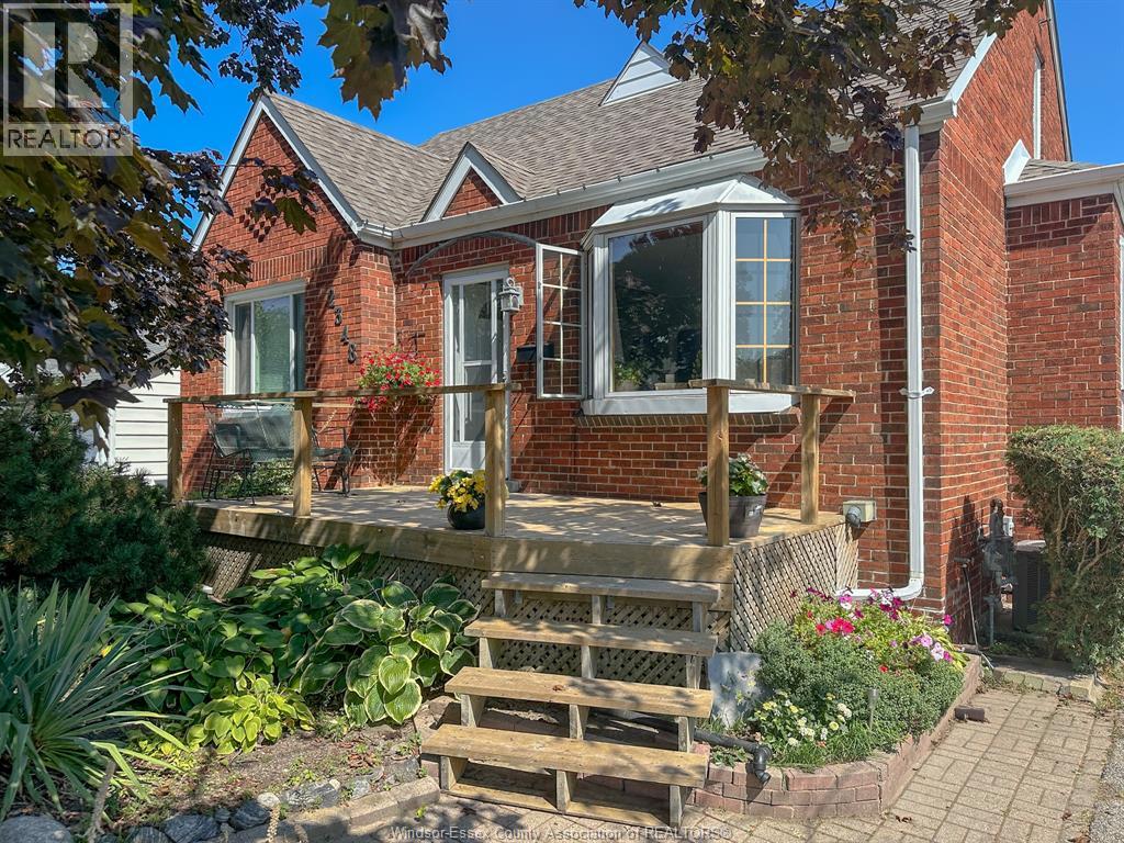 2348 Bernard, Windsor, Ontario  N8W 4R8 - Photo 2 - 25025628