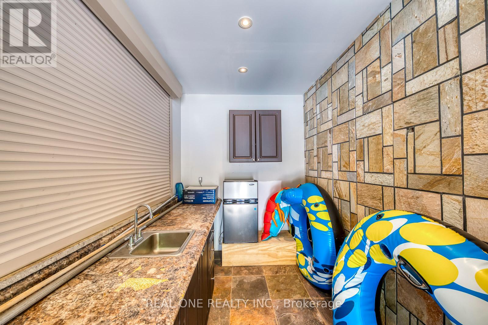 767 Parkland Avenue, Mississauga, Ontario  L5H 3G6 - Photo 45 - W12450419