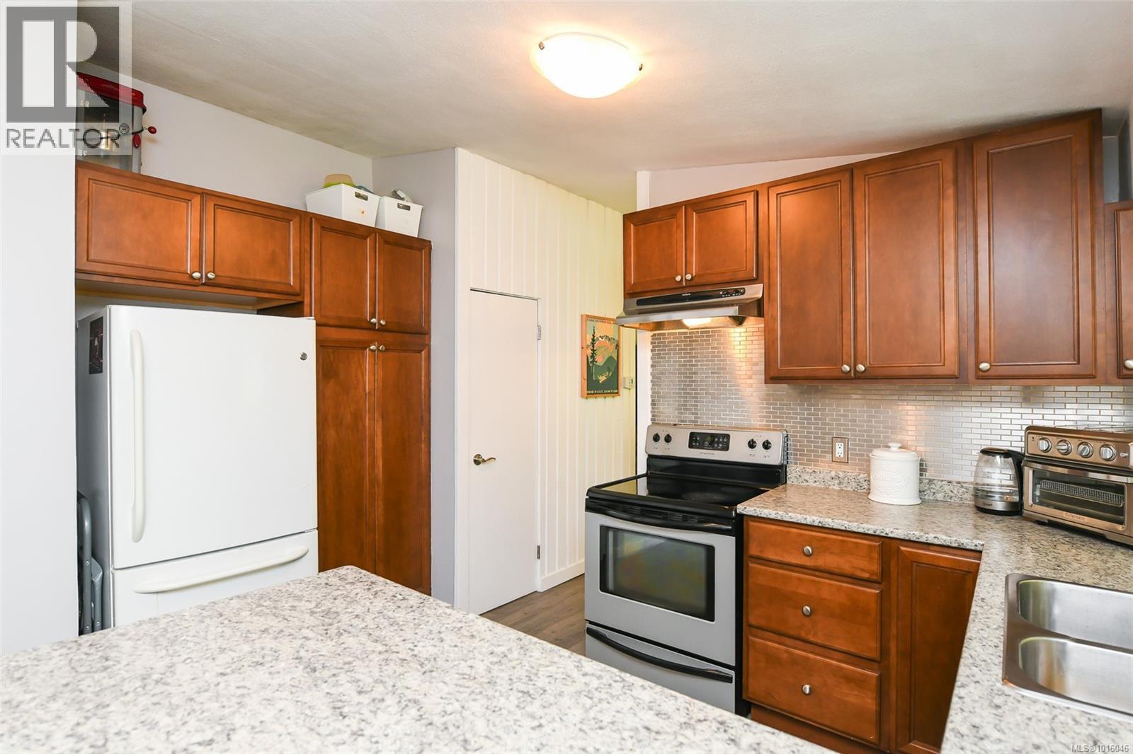 4740 Island Hwy N, Courtenay, British Columbia  V9N 5Y7 - Photo 12 - 1016046
