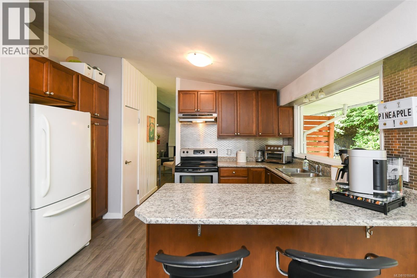 4740 Island Hwy N, Courtenay, British Columbia  V9N 5Y7 - Photo 13 - 1016046
