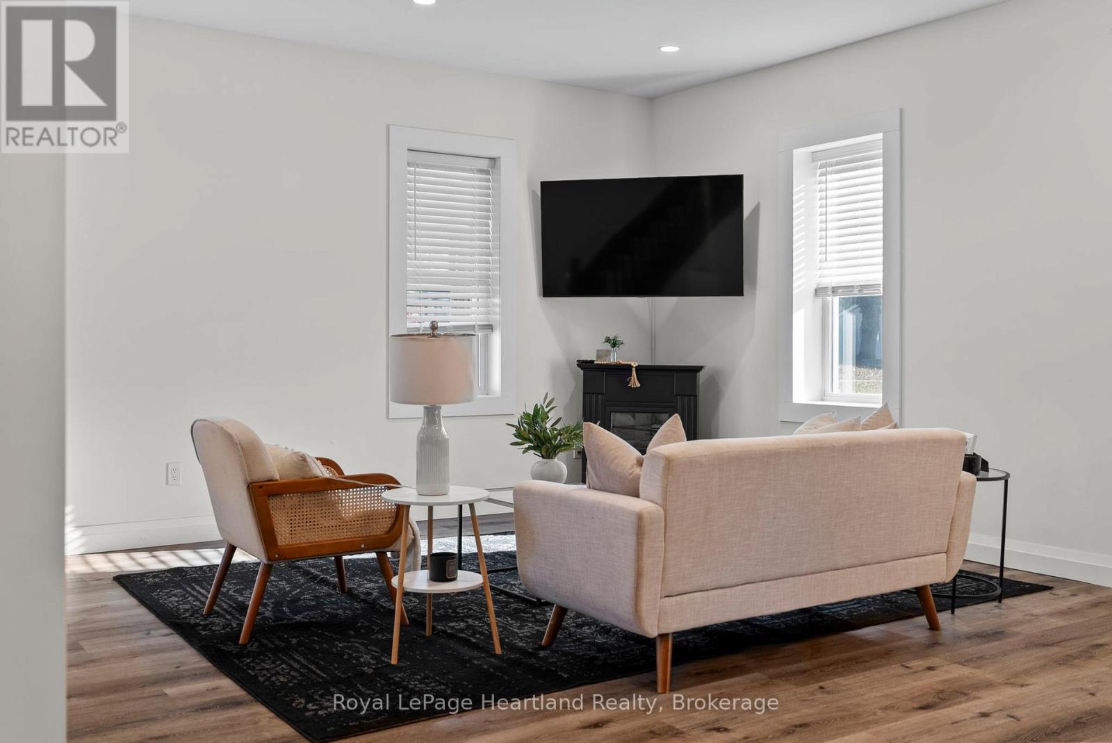 15 Queen Street E, Minto, Ontario  N0G 1M0 - Photo 12 - X12451243