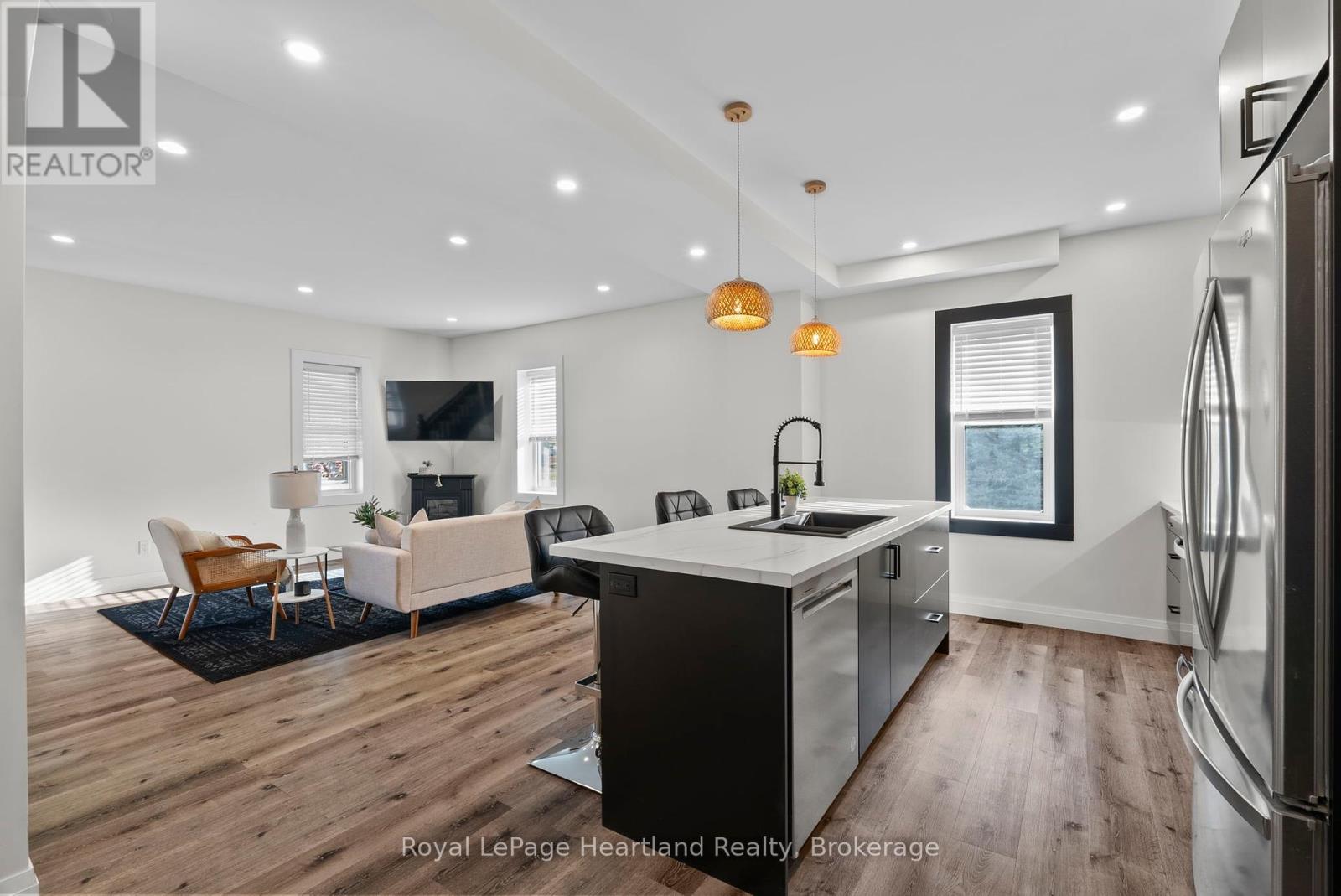 15 Queen Street E, Minto, Ontario  N0G 1M0 - Photo 16 - X12451243