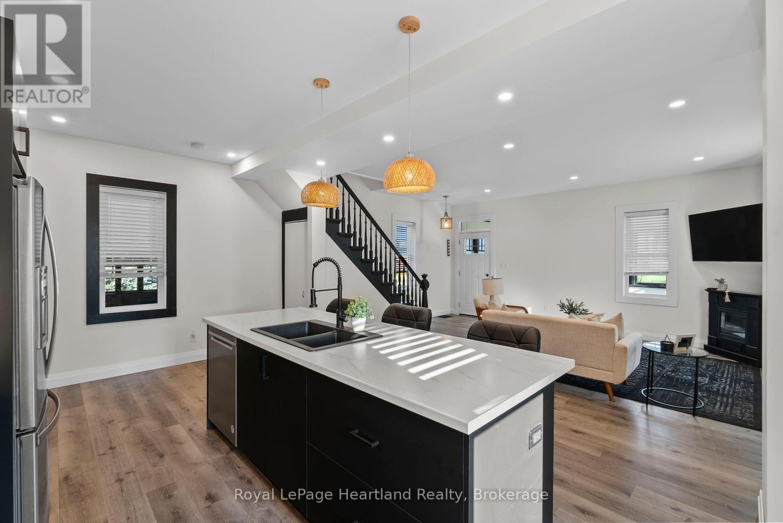 15 Queen Street E, Minto, Ontario  N0G 1M0 - Photo 18 - X12451243