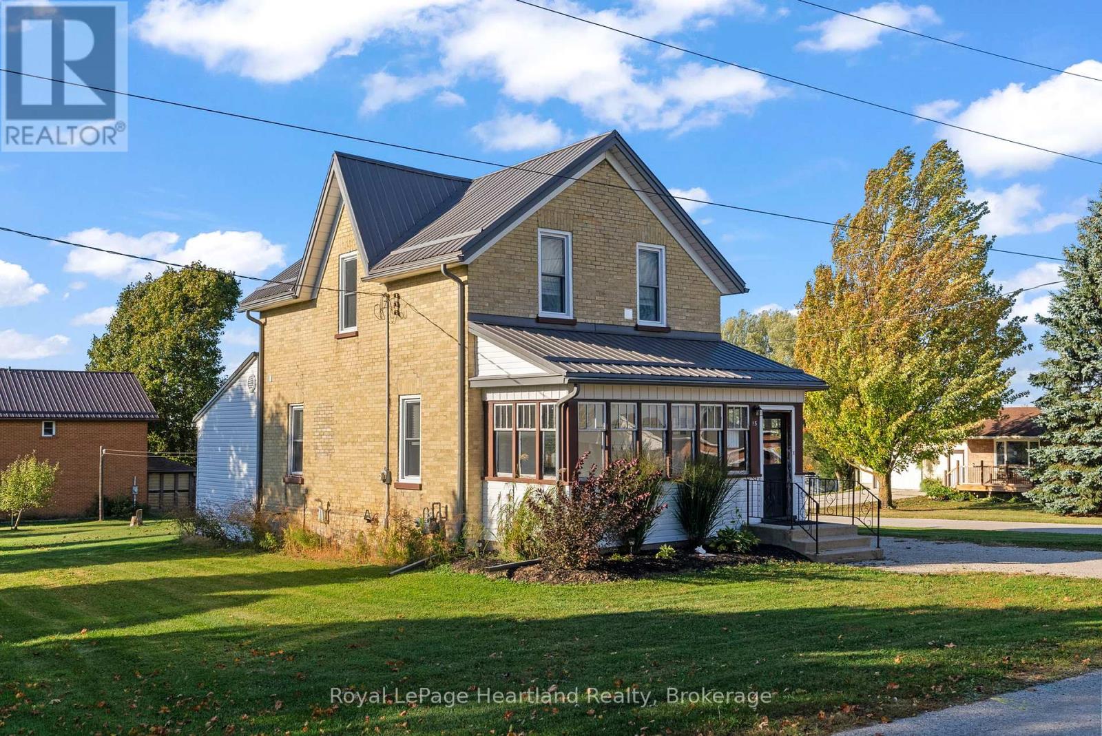 15 Queen Street E, Minto, Ontario  N0G 1M0 - Photo 2 - X12451243