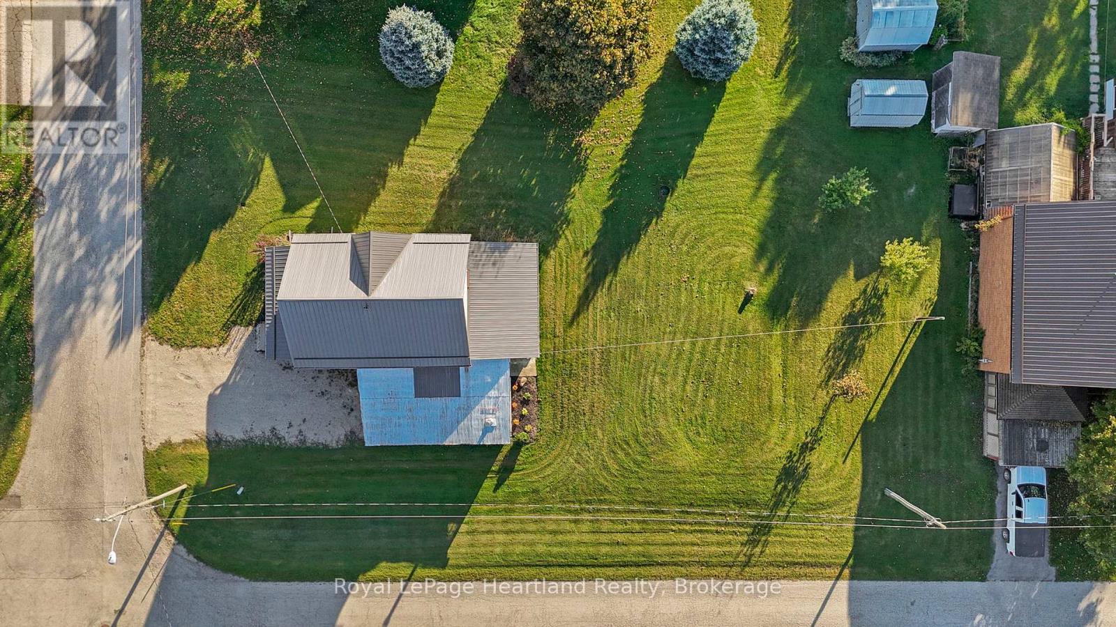 15 Queen Street E, Minto, Ontario  N0G 1M0 - Photo 3 - X12451243