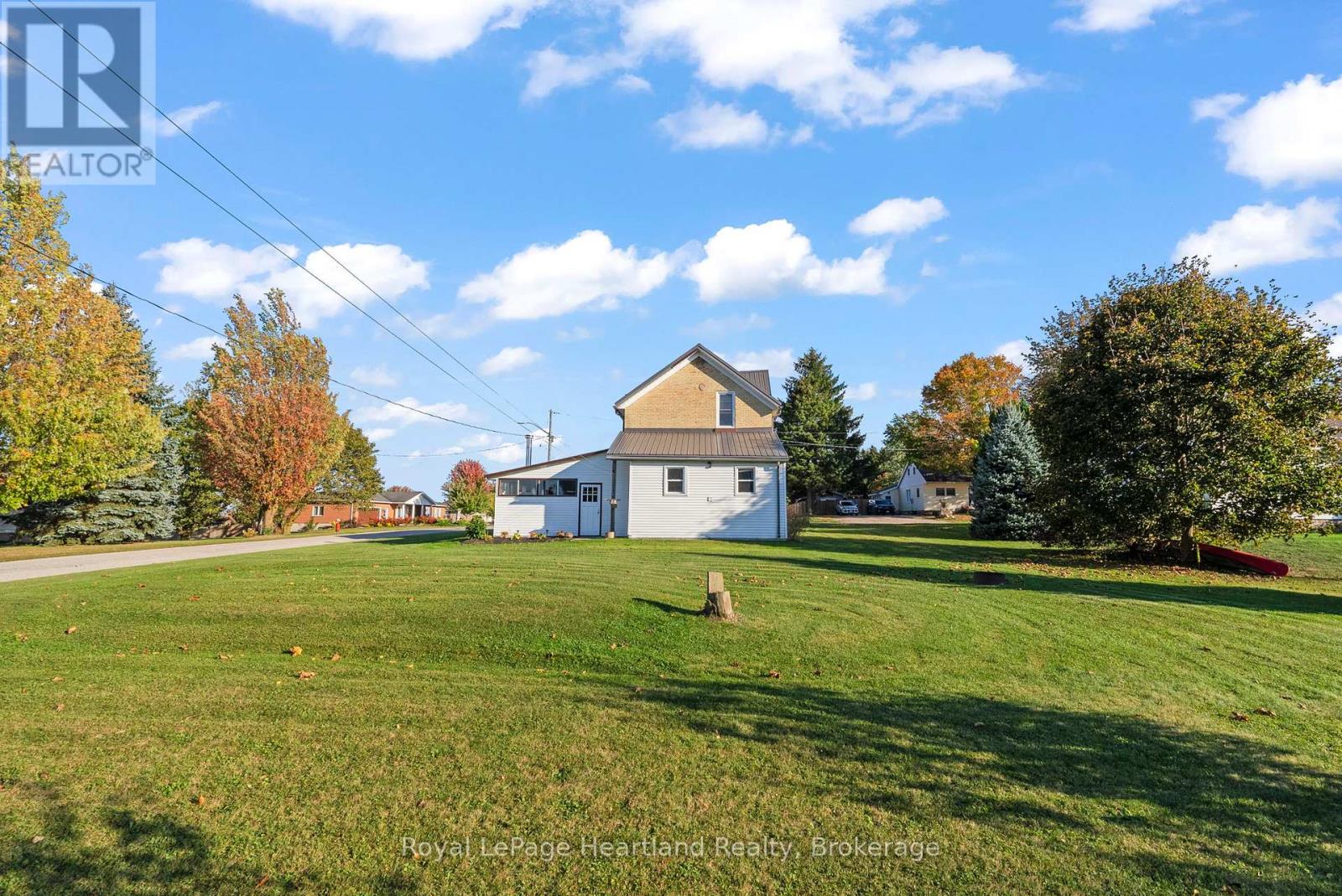 15 Queen Street E, Minto, Ontario  N0G 1M0 - Photo 36 - X12451243