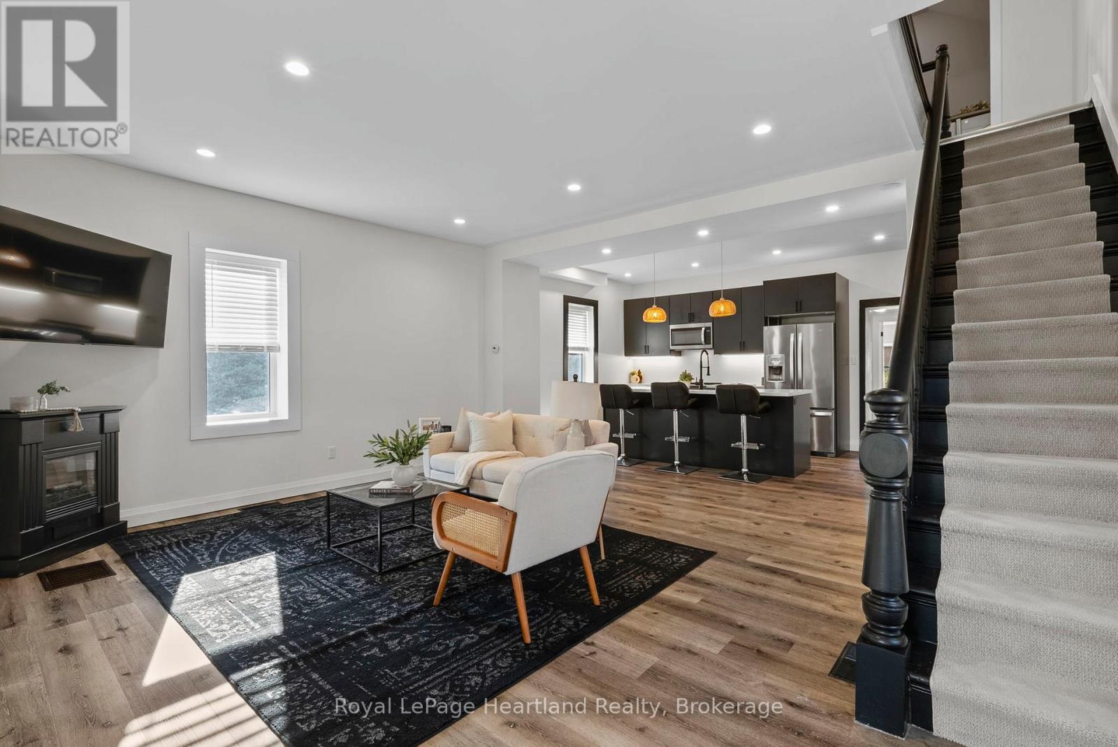 15 Queen Street E, Minto, Ontario  N0G 1M0 - Photo 7 - X12451243