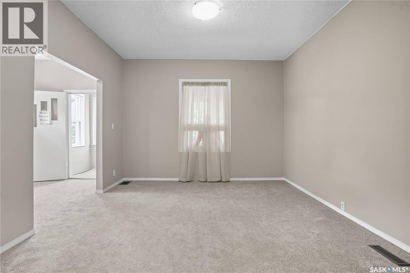 1511 15th Avenue, Regina, Saskatchewan  S4P 0Z4 - Photo 7 - SK020282