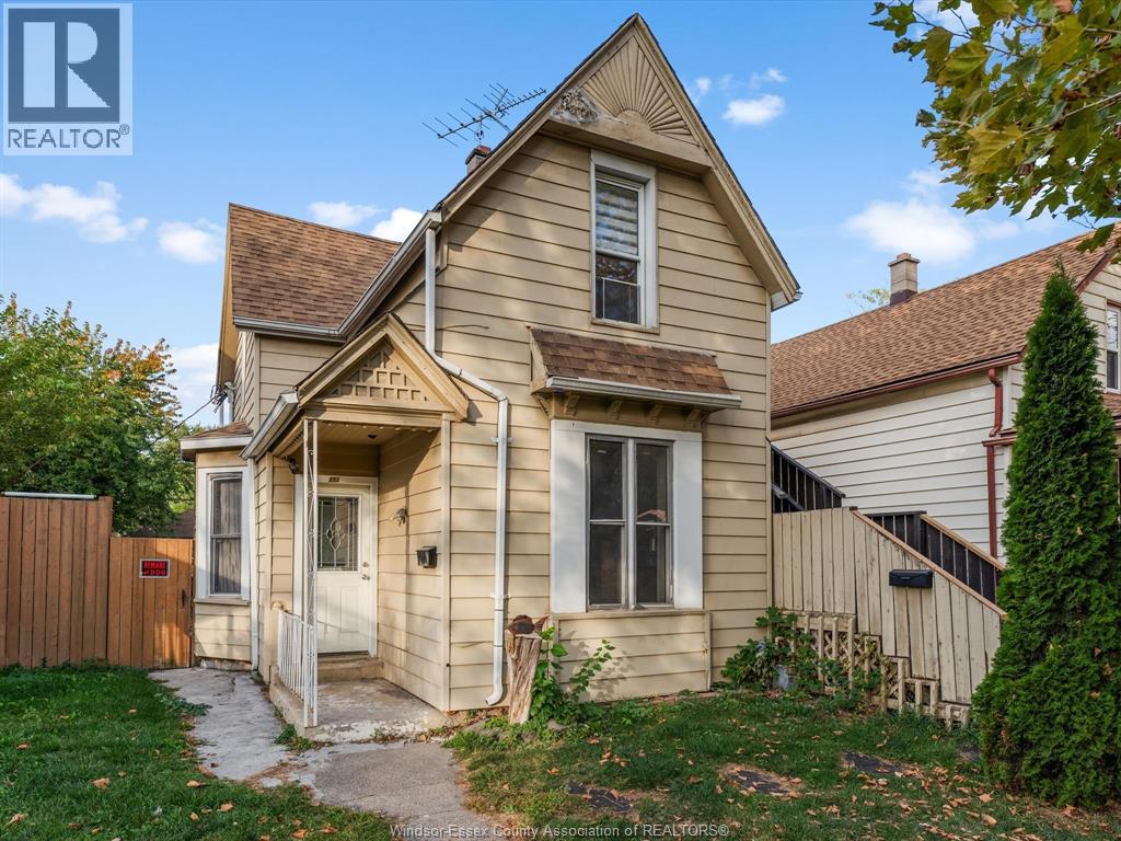 253 Curry Avenue, Windsor, Ontario  N9B 2B4 - Photo 2 - 25025634