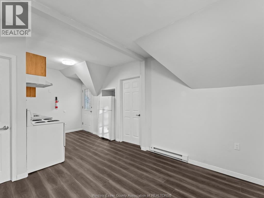 253 Curry Avenue, Windsor, Ontario  N9B 2B4 - Photo 8 - 25025634