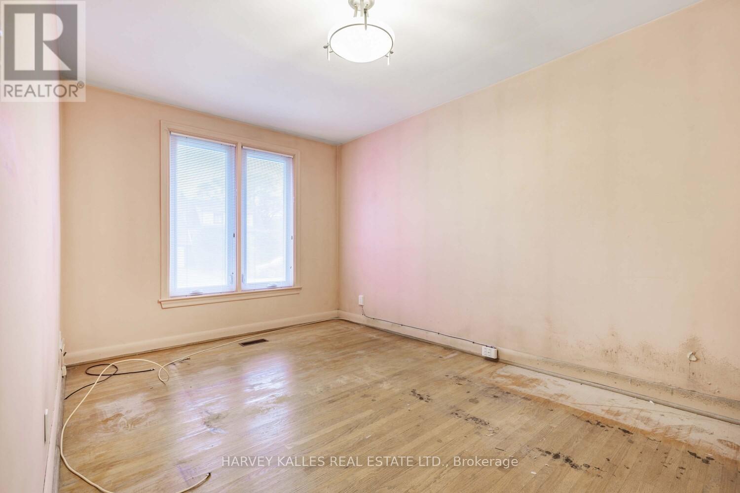 246 Brighton Avenue, Toronto, Ontario  M3H 4E7 - Photo 10 - C12451224