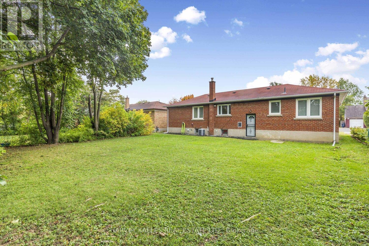 246 Brighton Avenue, Toronto, Ontario  M3H 4E7 - Photo 22 - C12451224