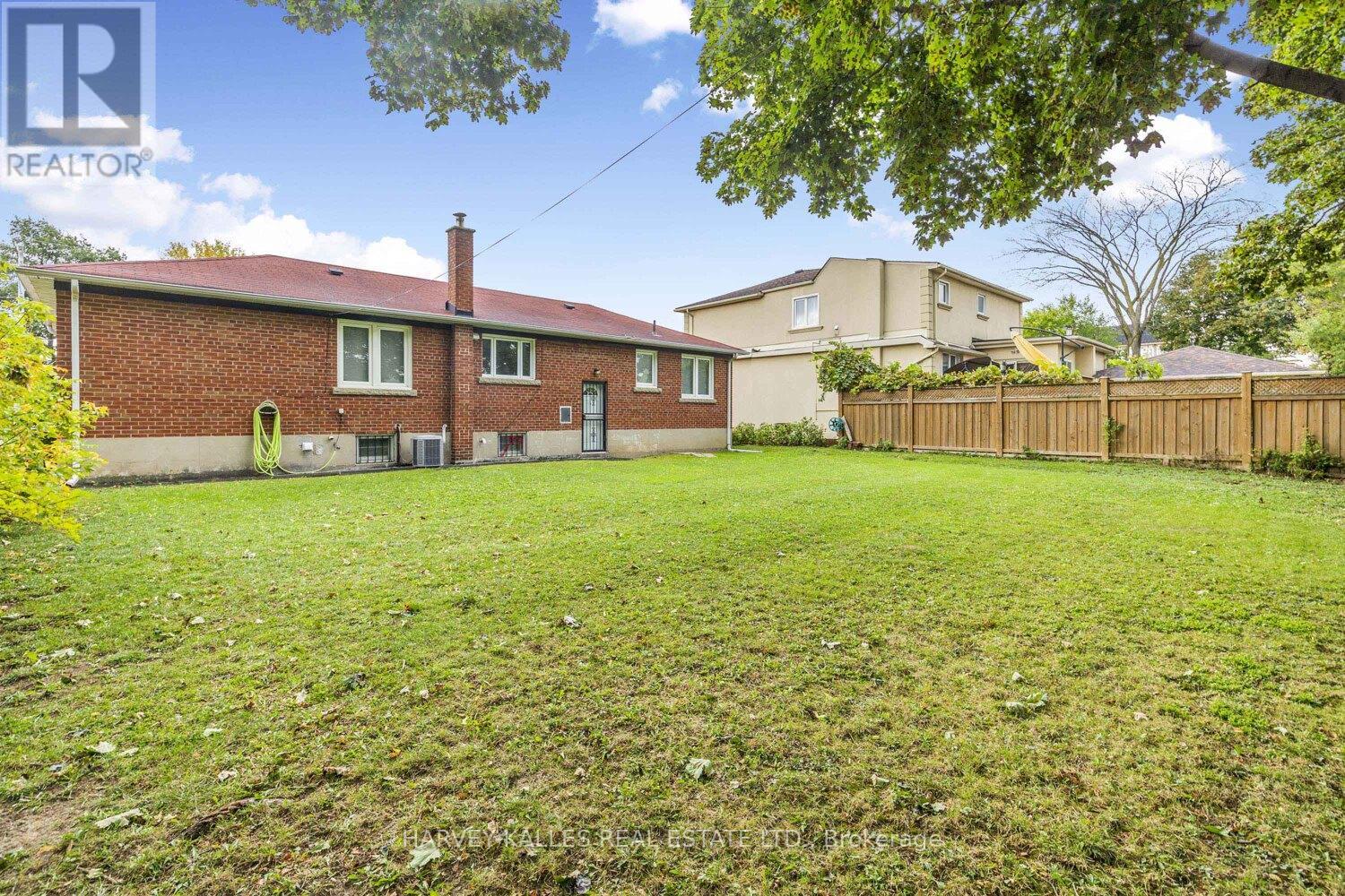 246 Brighton Avenue, Toronto, Ontario  M3H 4E7 - Photo 23 - C12451224