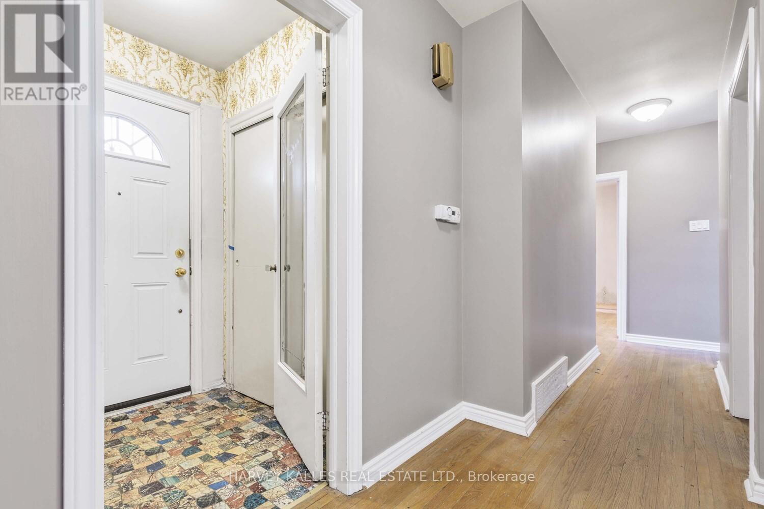 246 Brighton Avenue, Toronto, Ontario  M3H 4E7 - Photo 3 - C12451224