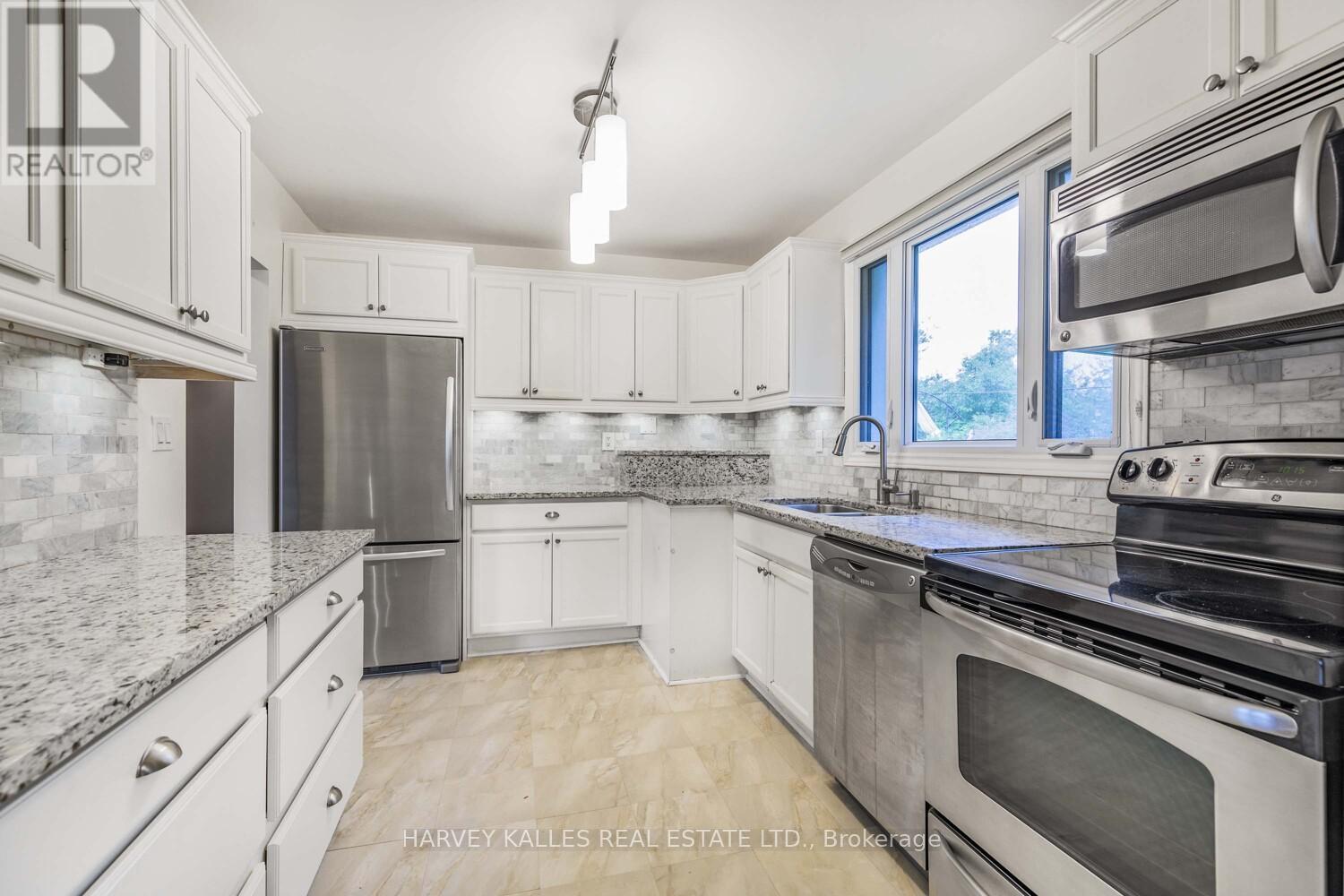246 Brighton Avenue, Toronto, Ontario  M3H 4E7 - Photo 7 - C12451224