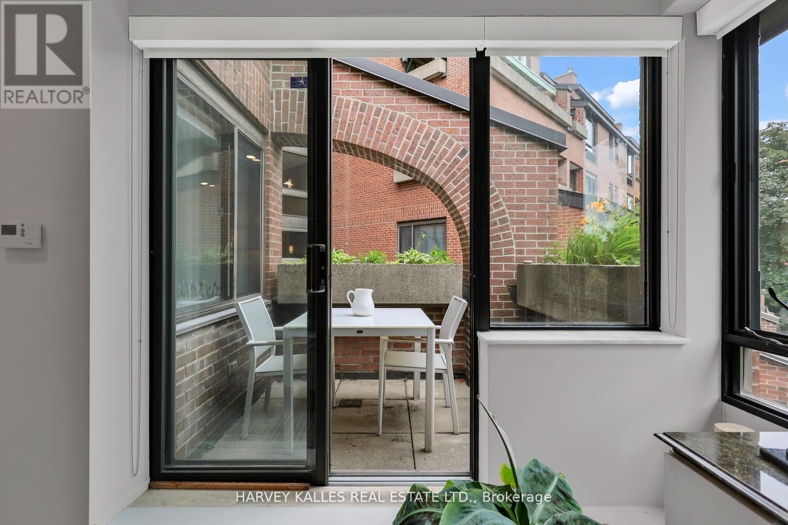 324-325 - 40 Sylvan Valley Way, Toronto, Ontario  M5M 4M3 - Photo 15 - C12451260
