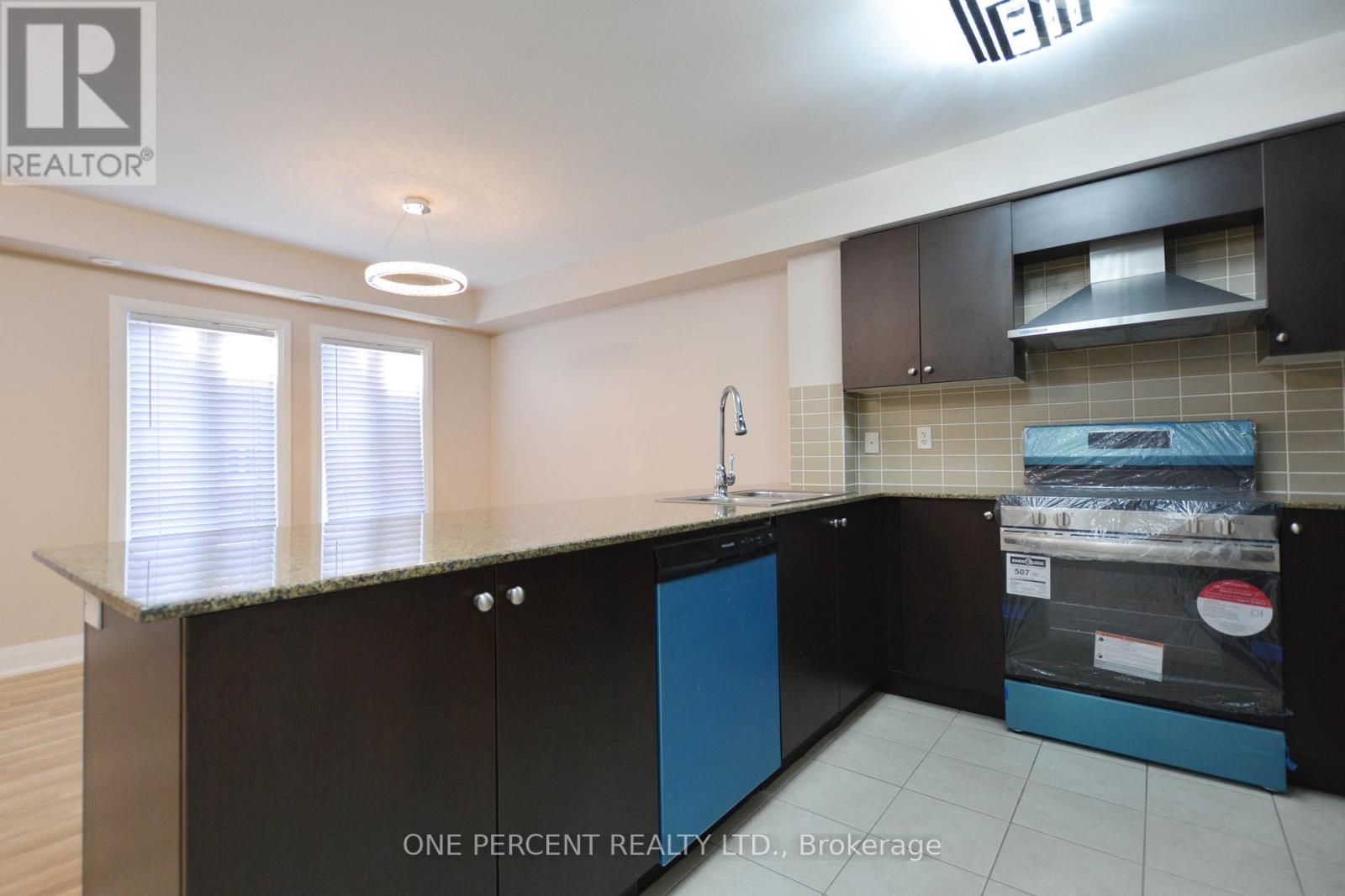 201 - 320 John Street, Markham, Ontario  L3T 0B1 - Photo 10 - N12451213