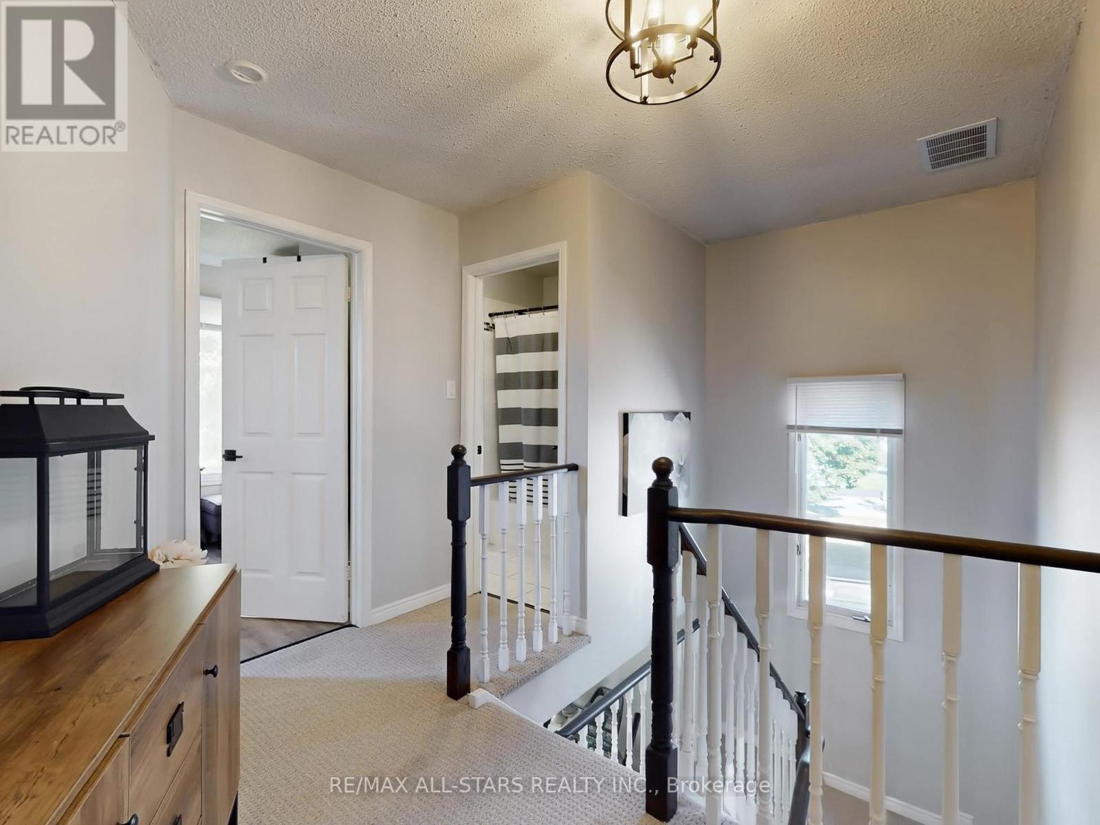 21 Annamaria Drive, Georgina, Ontario  L4P 3H8 - Photo 20 - N12451223