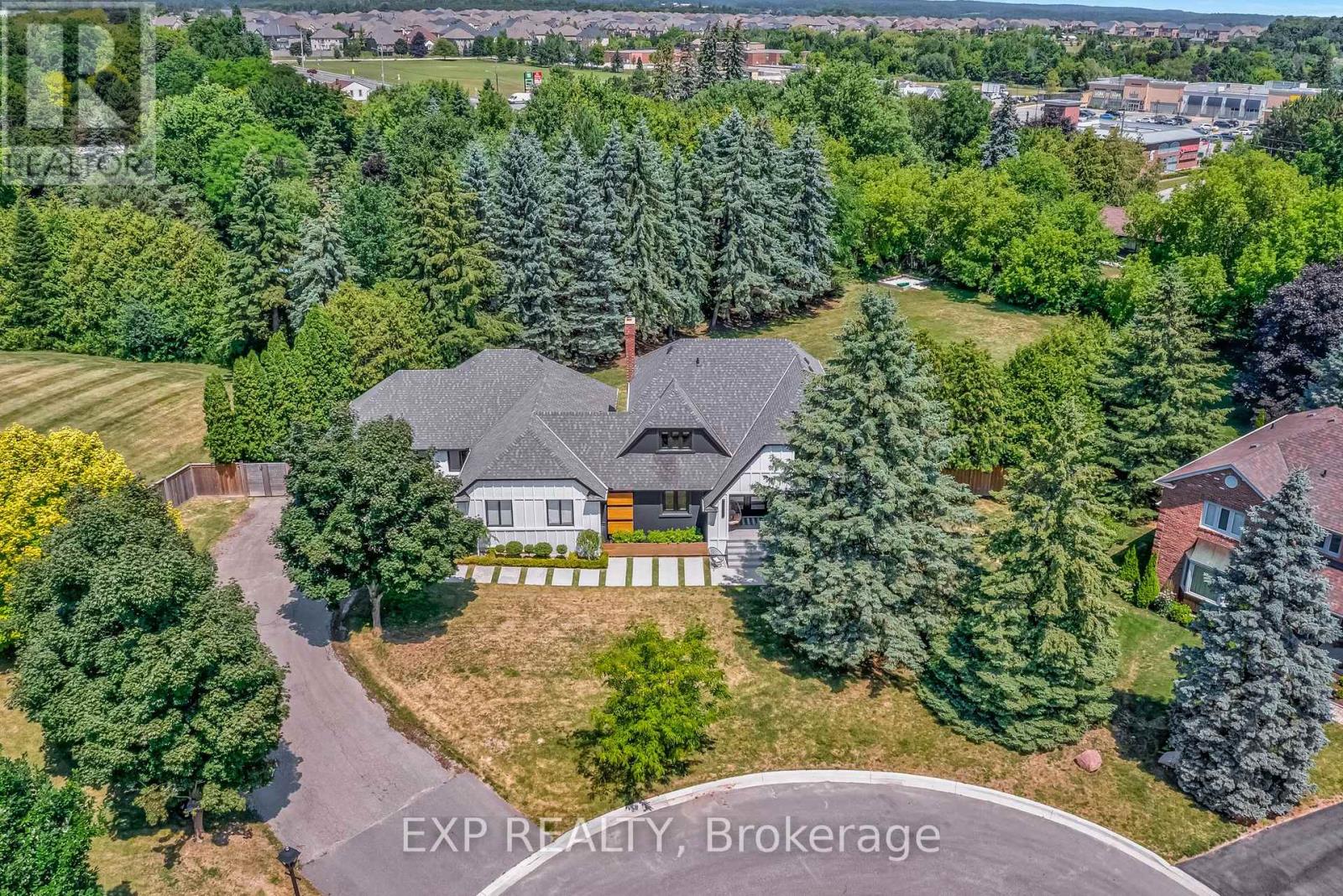 17 Chamberlain Court, King, Ontario  L0G 1N0 - Photo 2 - N12451231