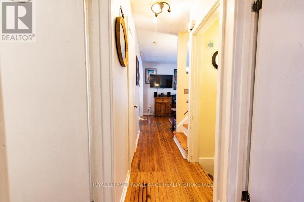 337 Palace Road, Kingston, Ontario  K7L 4T4 - Photo 11 - X12451324