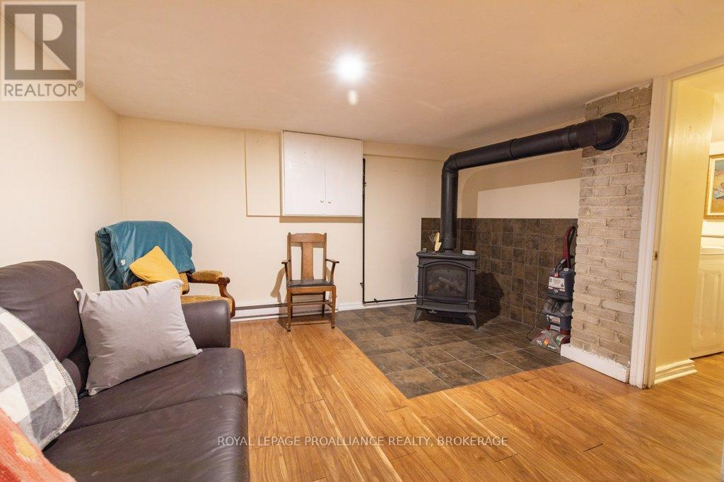 337 Palace Road, Kingston, Ontario  K7L 4T4 - Photo 15 - X12451324