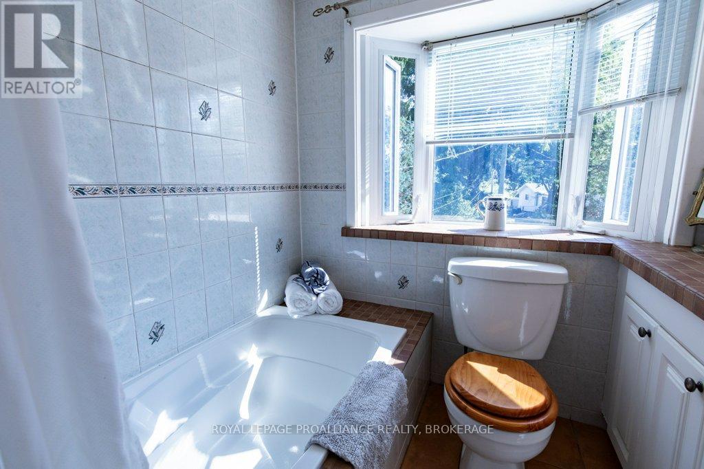337 Palace Road, Kingston, Ontario  K7L 4T4 - Photo 22 - X12451324