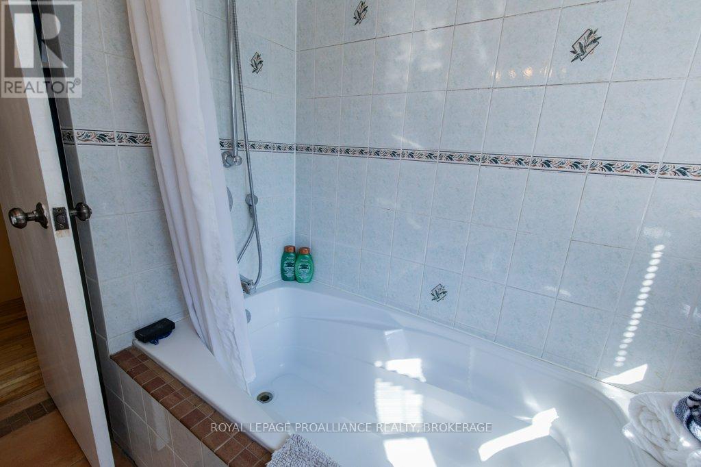 337 Palace Road, Kingston, Ontario  K7L 4T4 - Photo 24 - X12451324