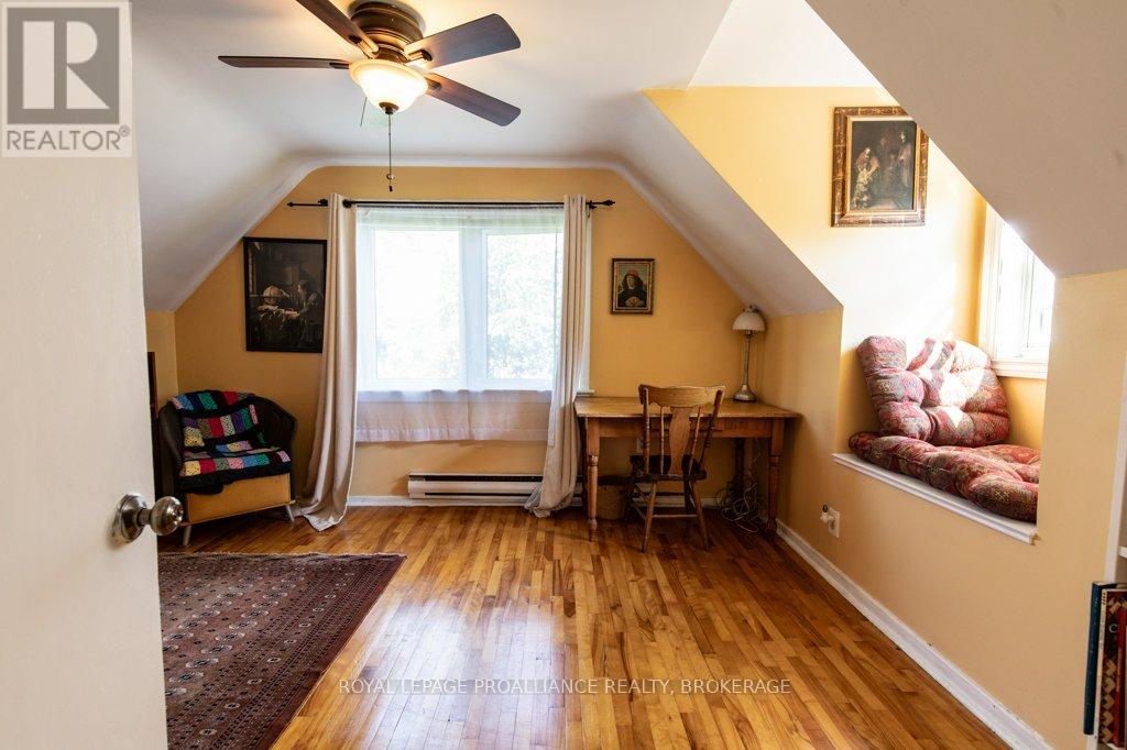 337 Palace Road, Kingston, Ontario  K7L 4T4 - Photo 32 - X12451324
